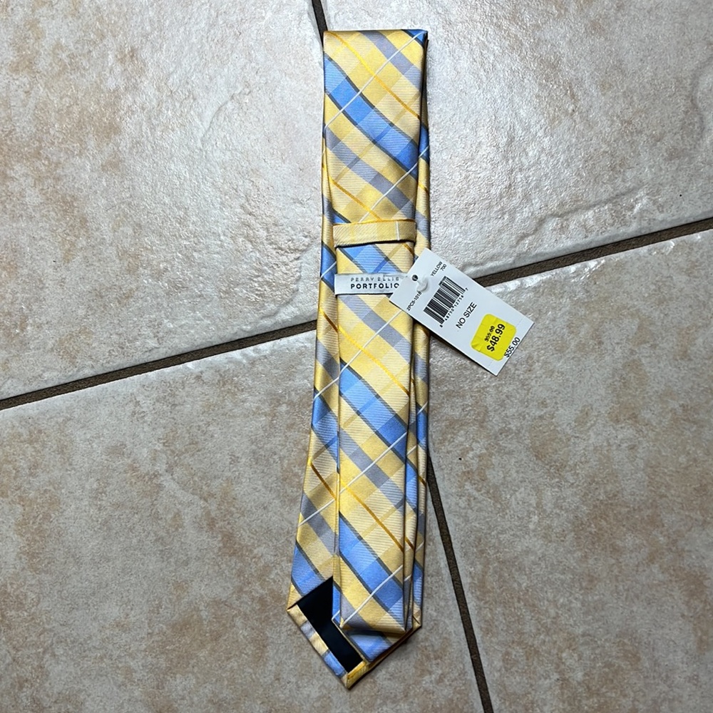 Perry Ellis tie - Picture 2 of 3